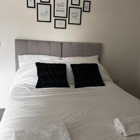 Modern Suite- Bedford City Centre With Free Gym & Parking Kültér fotó